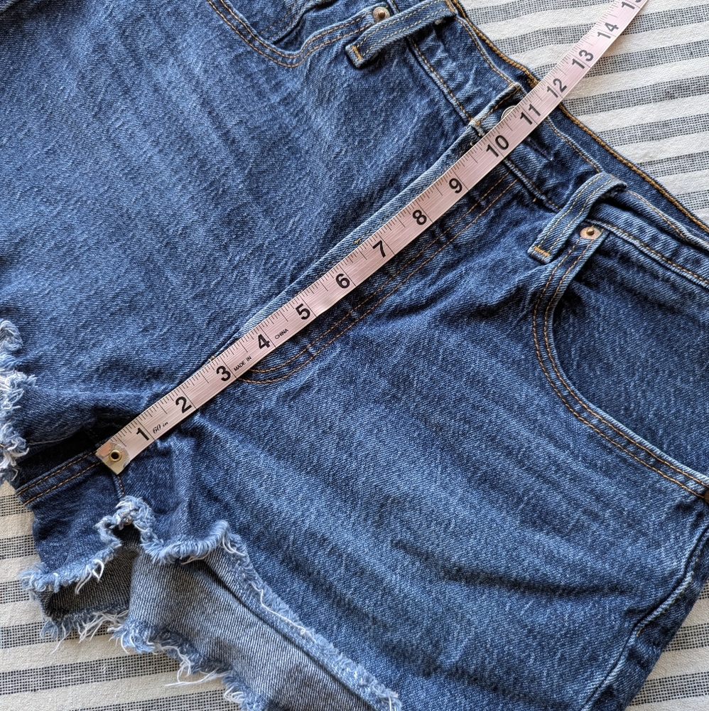 Levis Classic 501 Denim Shorts - Picture 4 of 7